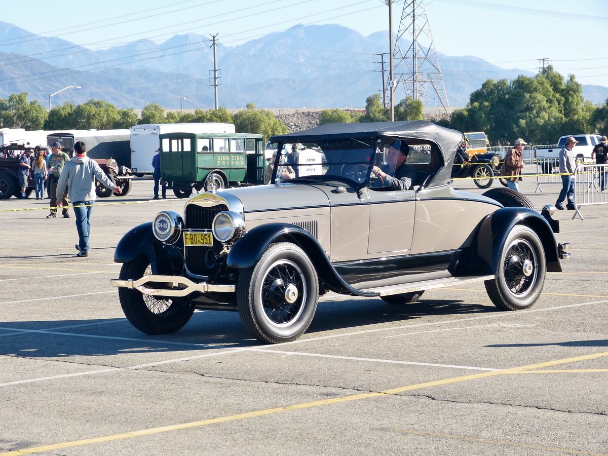 Luv this lavish Lincoln convertible