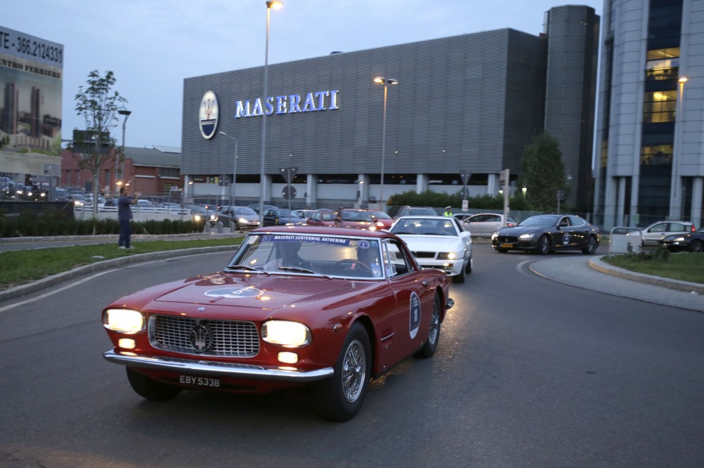 Momenti Parata Maserati  davanti alla storico Stabilimento della maserati_MG_5215